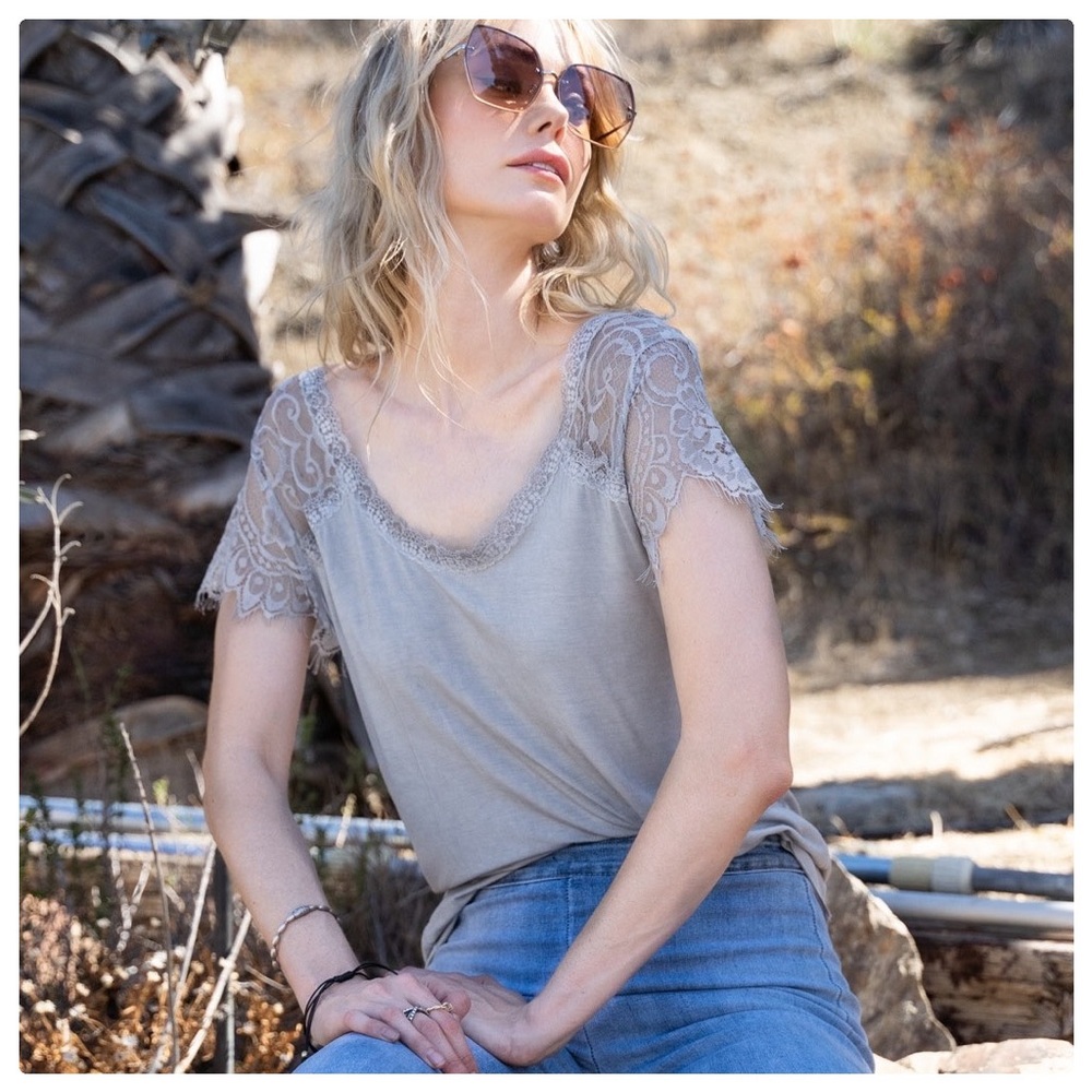POL Sweetheart Scoop Neck Eyelash Tee - Picture 7 of 16